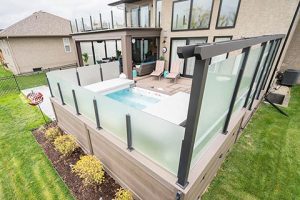 Deck railing ultimate guide for Winnipeg Homes - Winnipeg Deck Railing - Glass Railing Winnipeg - Windeck Ltd. - Winnipeg, Manitoba