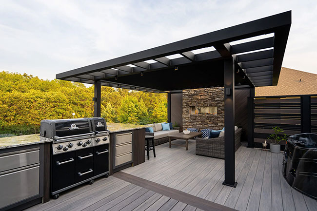 Premier Deck Constructors in Winnipeg